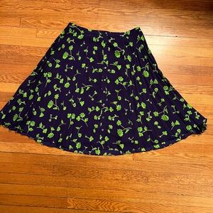 Banana Republic dark/navy blue pleated skirt with leaf pattern, size 14